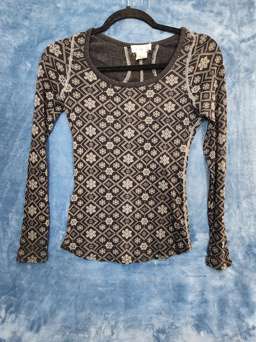 OP Vintage Black and Gray Snowflake Scoop Neck Long Sleeve Thermal Tee